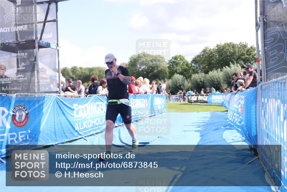 25.08.2024 - Elbe Triathlon Hamburg H.Heesch http://msf.ph/oto/6873845 25.08.2024 12:00:36 Ziel 1450 meine-sportfotos.de