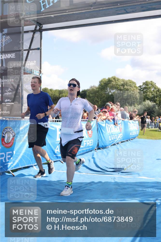 25.08.2024 - Elbe Triathlon Hamburg H.Heesch http://msf.ph/oto/6873849 25.08.2024 11:38:26 Ziel 224, 562, 650 meine-sportfotos.de