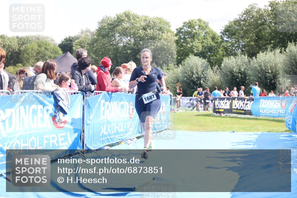 25.08.2024 - Elbe Triathlon Hamburg H.Heesch http://msf.ph/oto/6873851 25.08.2024 12:00:47 Ziel 1687 meine-sportfotos.de