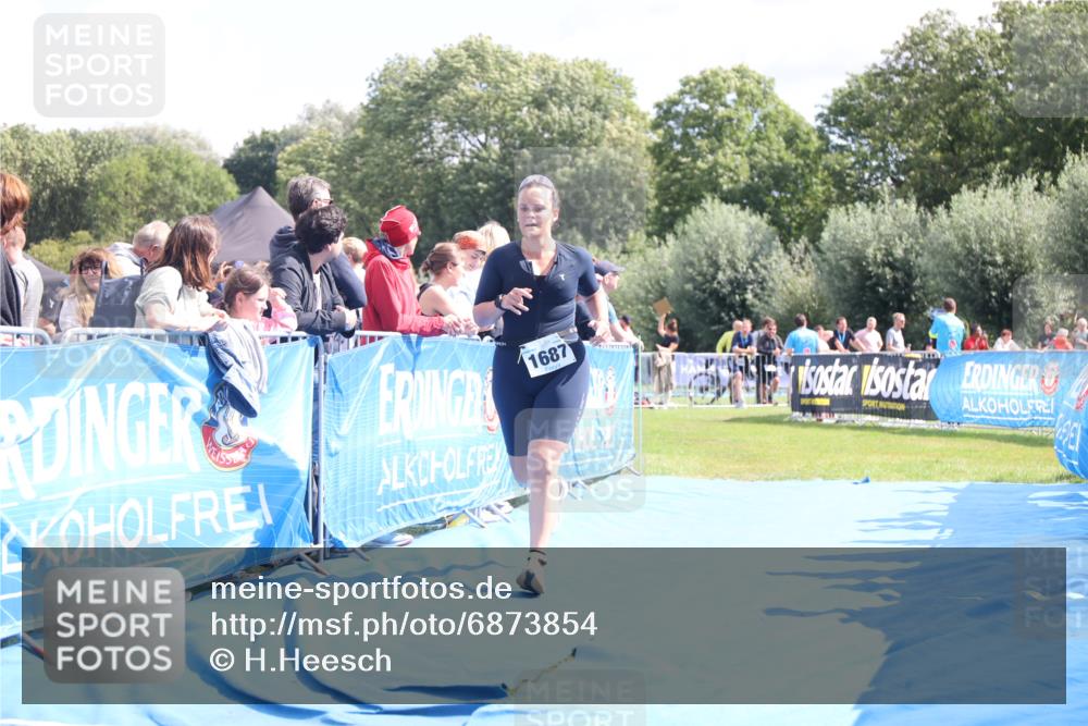 25.08.2024 - Elbe Triathlon Hamburg H.Heesch http://msf.ph/oto/6873854 25.08.2024 12:00:47 Ziel 1687 meine-sportfotos.de