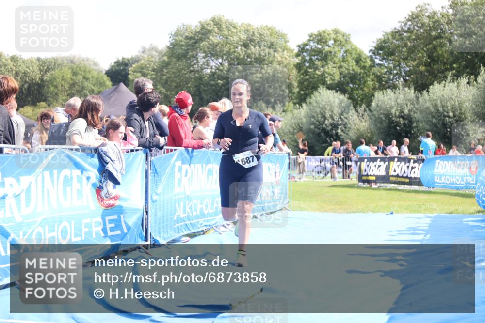 25.08.2024 - Elbe Triathlon Hamburg H.Heesch http://msf.ph/oto/6873858 25.08.2024 12:00:47 Ziel 1687 meine-sportfotos.de