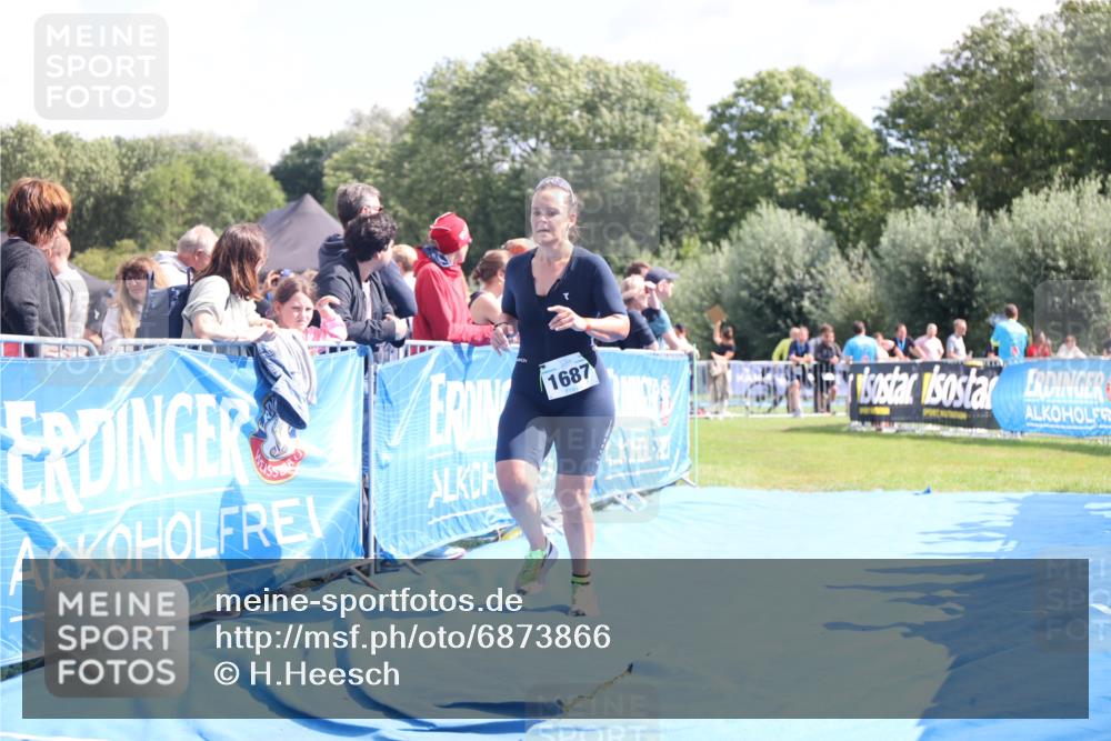 25.08.2024 - Elbe Triathlon Hamburg H.Heesch http://msf.ph/oto/6873866 25.08.2024 12:00:47 Ziel 1687 meine-sportfotos.de
