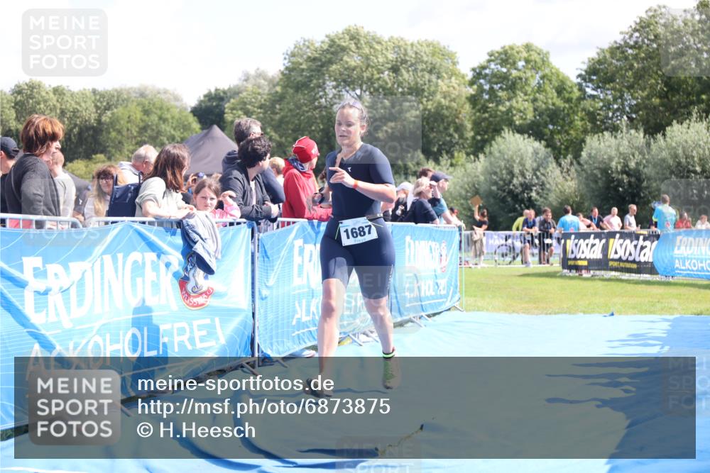 25.08.2024 - Elbe Triathlon Hamburg H.Heesch http://msf.ph/oto/6873875 25.08.2024 12:00:47 Ziel 1687 meine-sportfotos.de