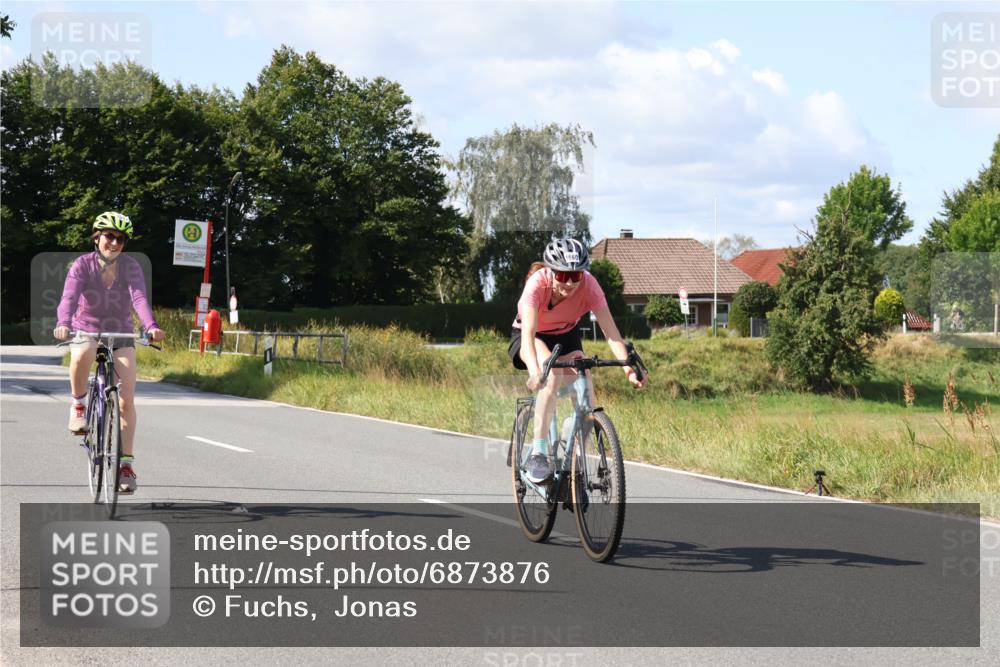 25.08.2024 - Elbe Triathlon Hamburg Fuchs,  Jonas http://msf.ph/oto/6873876 25.08.2024 11:24:25 Radfahren 1657, 1621, 1660, 1511, 1659 meine-sportfotos.de