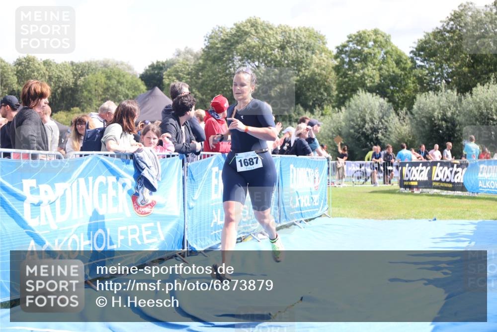 25.08.2024 - Elbe Triathlon Hamburg H.Heesch http://msf.ph/oto/6873879 25.08.2024 12:00:47 Ziel 1687 meine-sportfotos.de