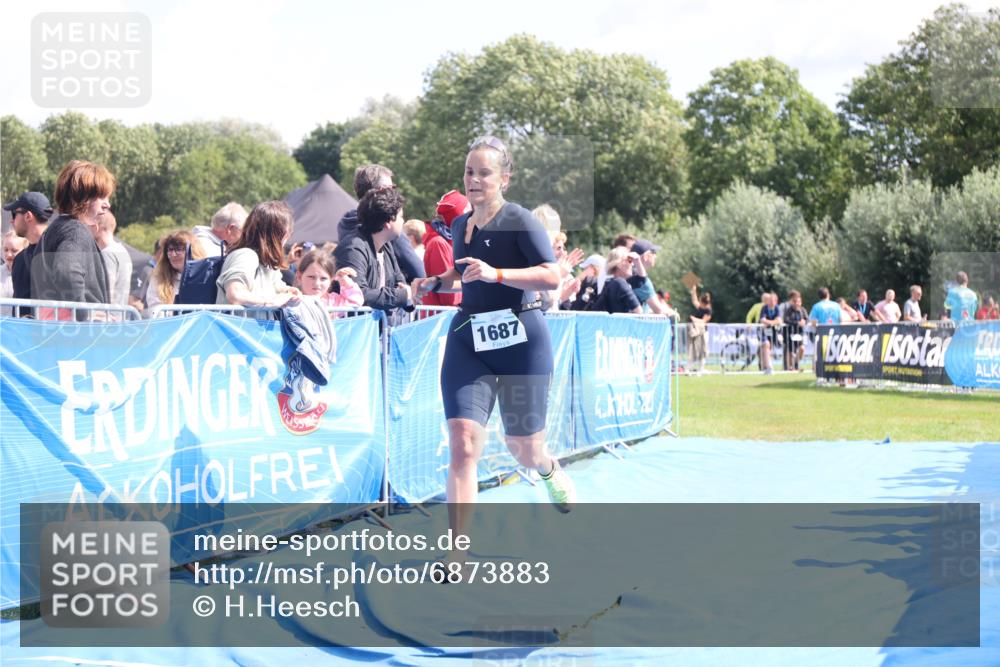 25.08.2024 - Elbe Triathlon Hamburg H.Heesch http://msf.ph/oto/6873883 25.08.2024 12:00:47 Ziel 1687 meine-sportfotos.de