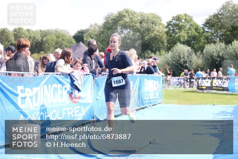 25.08.2024 - Elbe Triathlon Hamburg H.Heesch http://msf.ph/oto/6873887 25.08.2024 12:00:47 Ziel 1687 meine-sportfotos.de