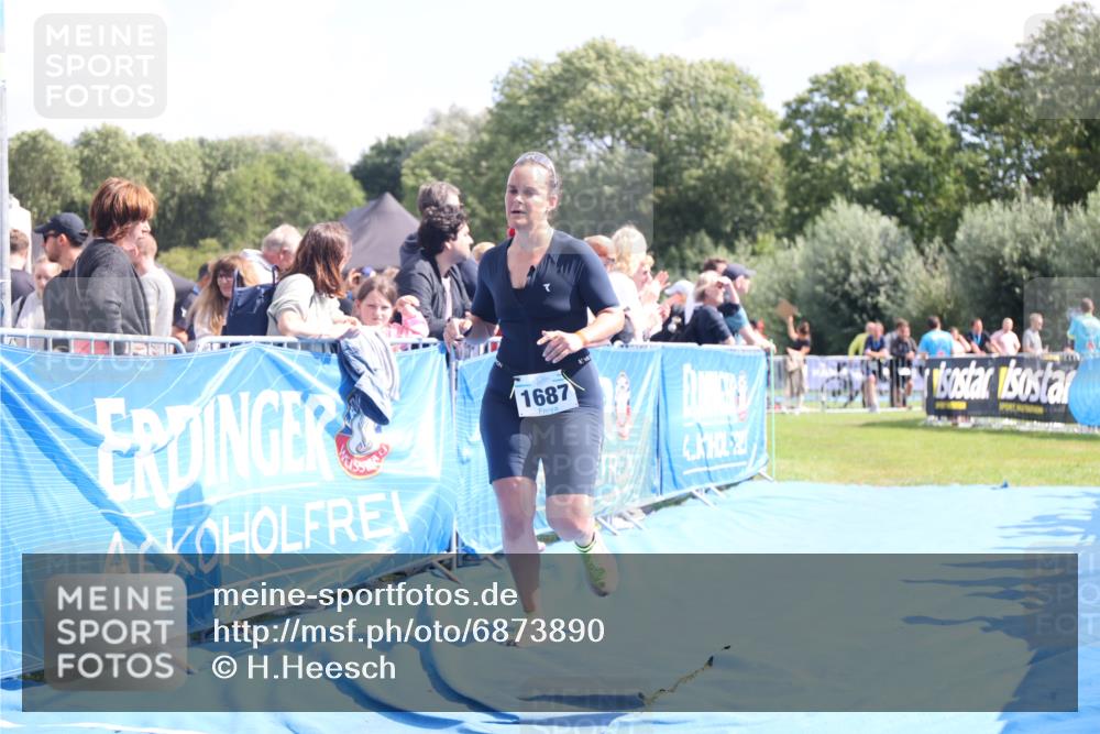 25.08.2024 - Elbe Triathlon Hamburg H.Heesch http://msf.ph/oto/6873890 25.08.2024 12:00:47 Ziel 1687 meine-sportfotos.de