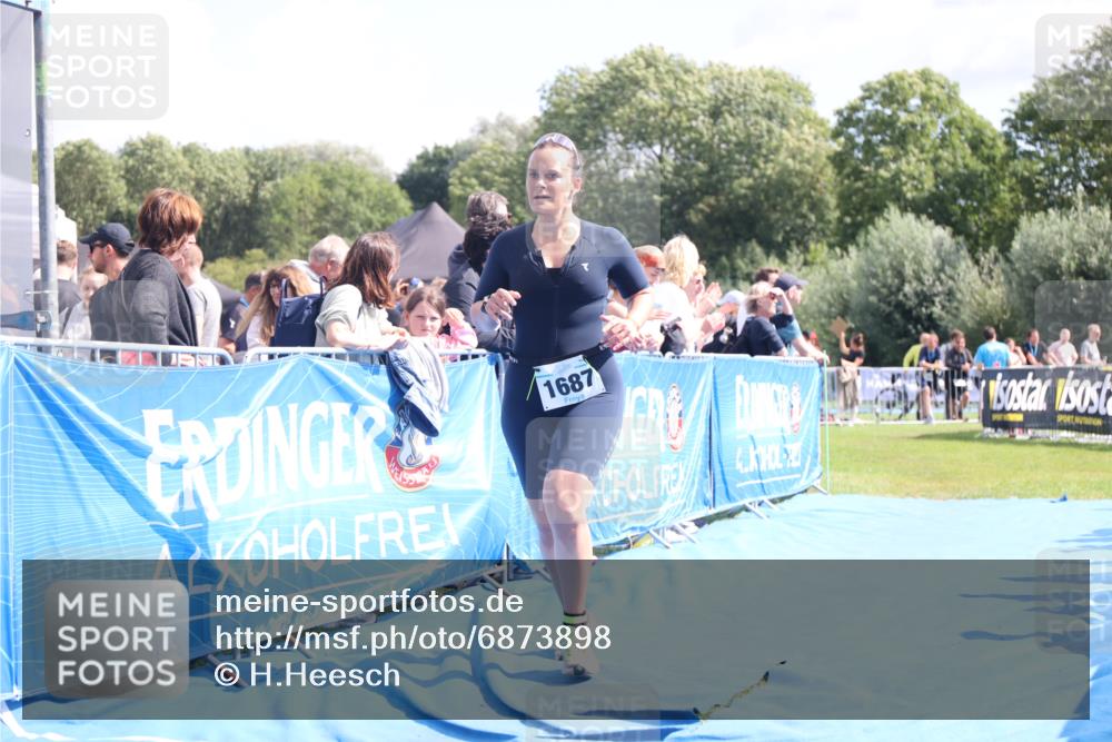 25.08.2024 - Elbe Triathlon Hamburg H.Heesch http://msf.ph/oto/6873898 25.08.2024 12:00:47 Ziel 1687 meine-sportfotos.de