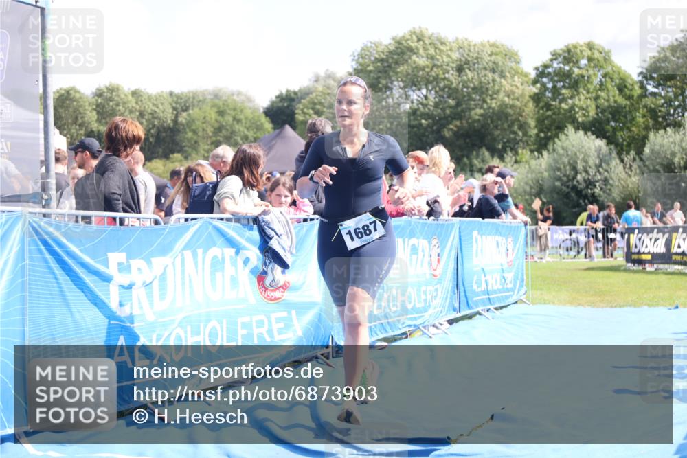 25.08.2024 - Elbe Triathlon Hamburg H.Heesch http://msf.ph/oto/6873903 25.08.2024 12:00:47 Ziel 1687 meine-sportfotos.de