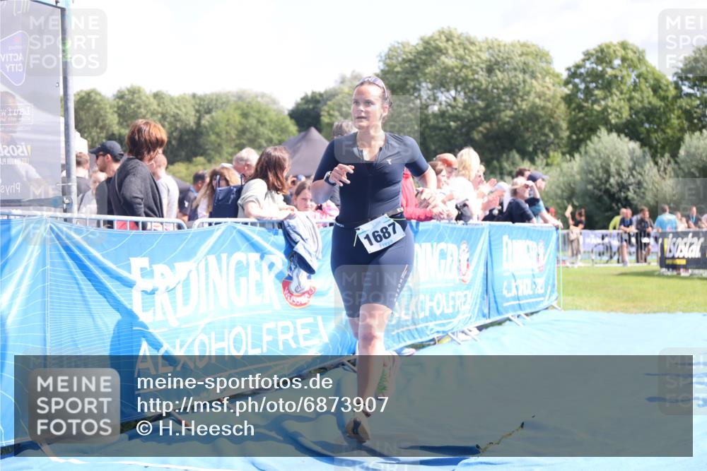 25.08.2024 - Elbe Triathlon Hamburg H.Heesch http://msf.ph/oto/6873907 25.08.2024 12:00:47 Ziel 1687 meine-sportfotos.de