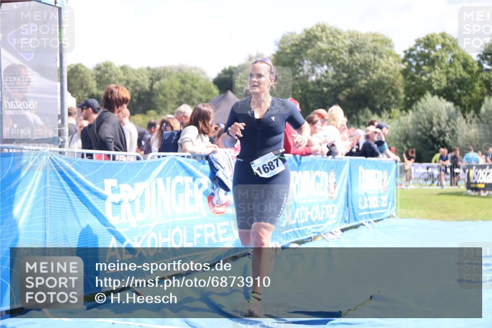 25.08.2024 - Elbe Triathlon Hamburg H.Heesch http://msf.ph/oto/6873910 25.08.2024 12:00:47 Ziel 1687 meine-sportfotos.de