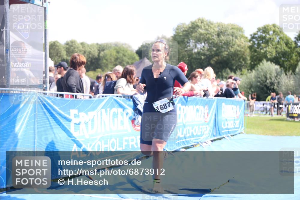 25.08.2024 - Elbe Triathlon Hamburg H.Heesch http://msf.ph/oto/6873912 25.08.2024 12:00:47 Ziel 1687 meine-sportfotos.de