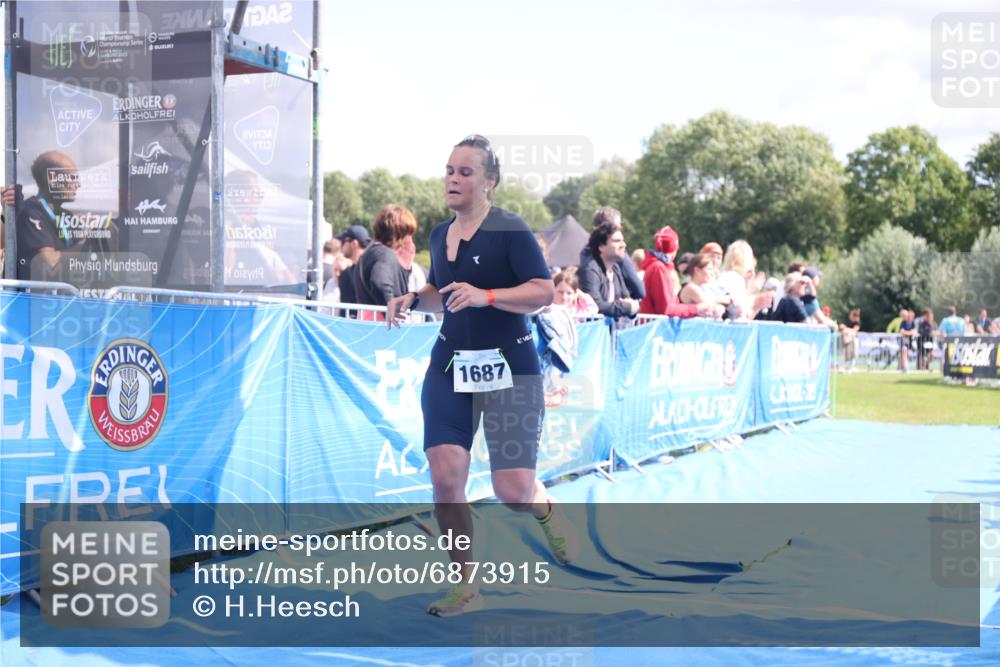 25.08.2024 - Elbe Triathlon Hamburg H.Heesch http://msf.ph/oto/6873915 25.08.2024 12:00:48 Ziel 1687 meine-sportfotos.de