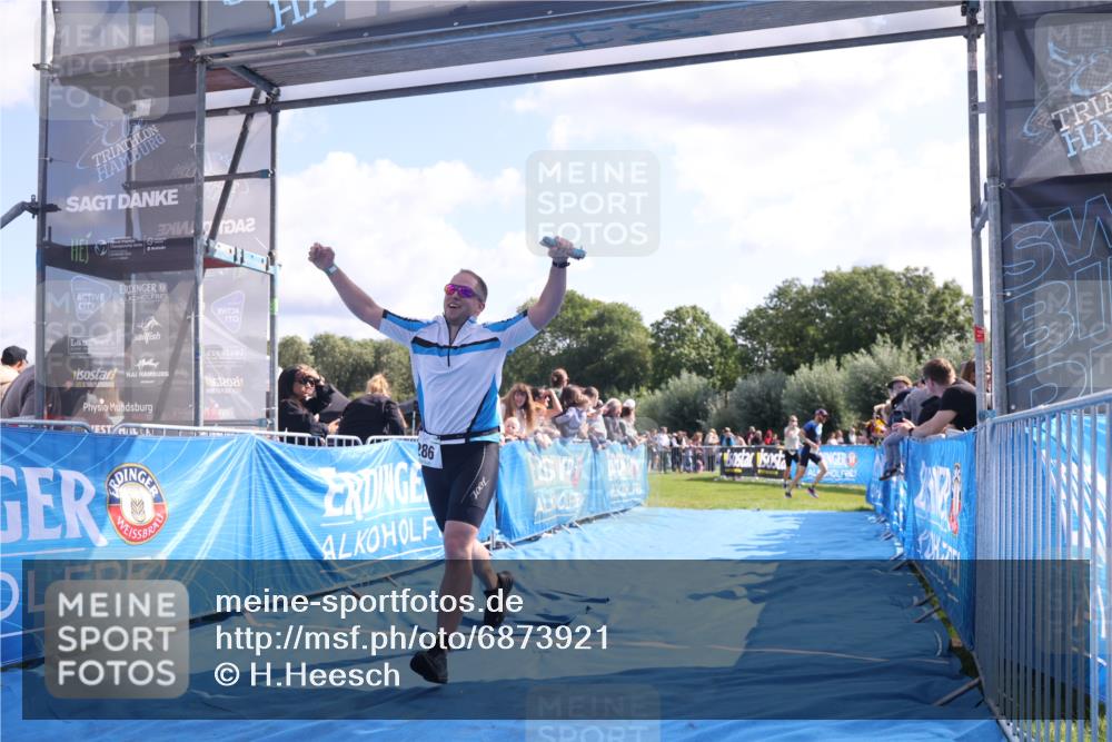 25.08.2024 - Elbe Triathlon Hamburg H.Heesch http://msf.ph/oto/6873921 25.08.2024 11:11:50 Ziel 286 meine-sportfotos.de