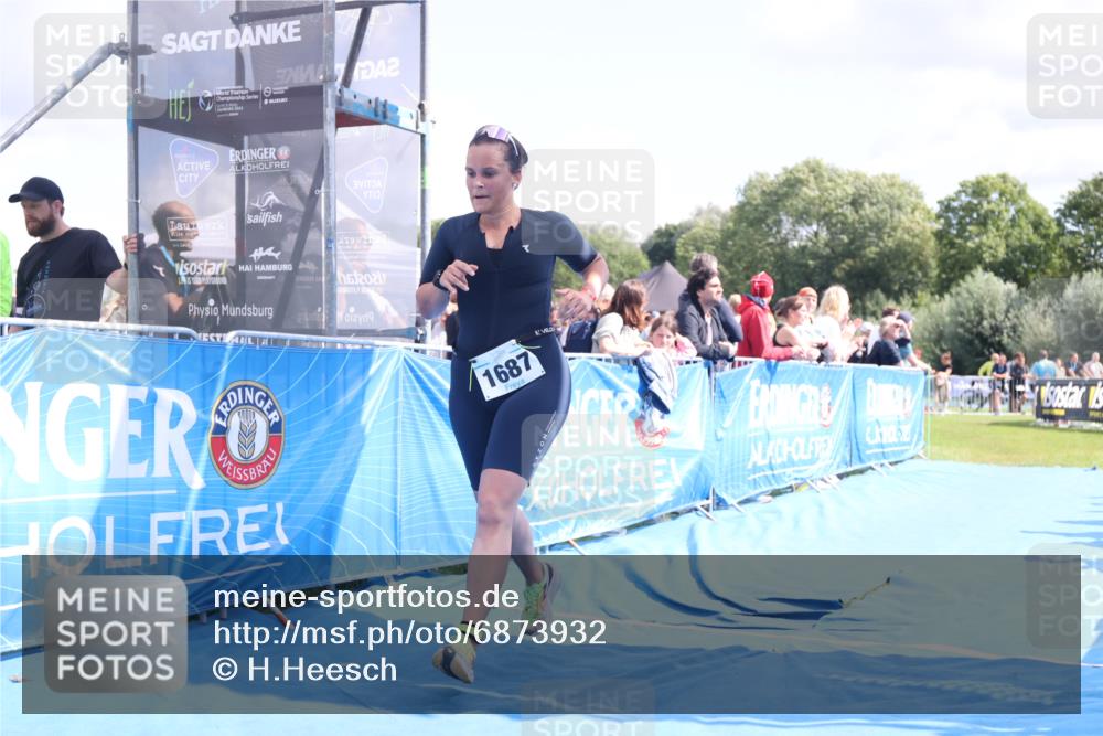 25.08.2024 - Elbe Triathlon Hamburg H.Heesch http://msf.ph/oto/6873932 25.08.2024 12:00:48 Ziel 1687 meine-sportfotos.de