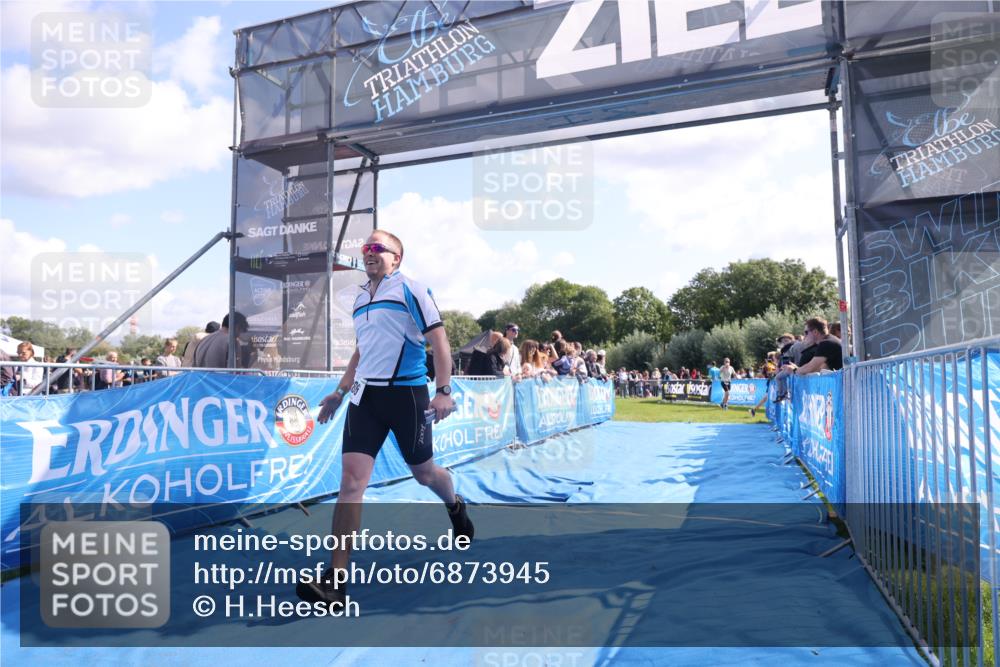 25.08.2024 - Elbe Triathlon Hamburg H.Heesch http://msf.ph/oto/6873945 25.08.2024 11:11:51 Ziel 286 meine-sportfotos.de