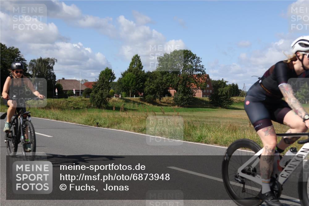 25.08.2024 - Elbe Triathlon Hamburg Fuchs,  Jonas http://msf.ph/oto/6873948 25.08.2024 11:24:41 Radfahren 1669, 1623 meine-sportfotos.de