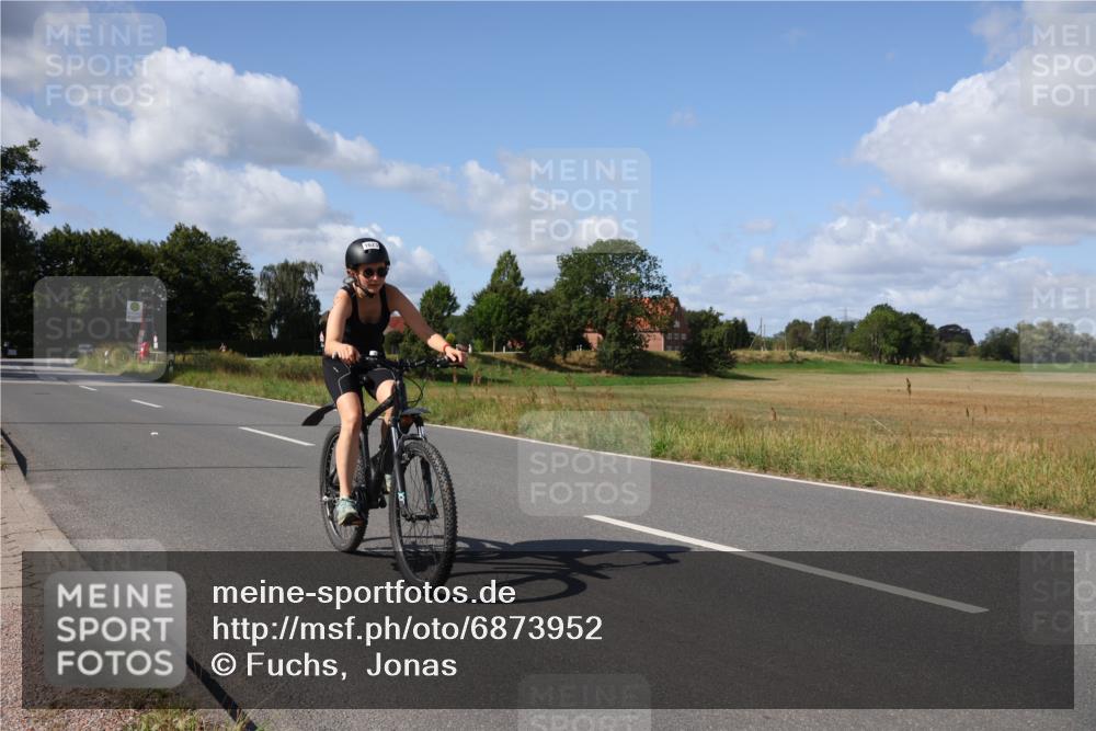 25.08.2024 - Elbe Triathlon Hamburg Fuchs,  Jonas http://msf.ph/oto/6873952 25.08.2024 11:24:42 Radfahren 1669, 1623 meine-sportfotos.de
