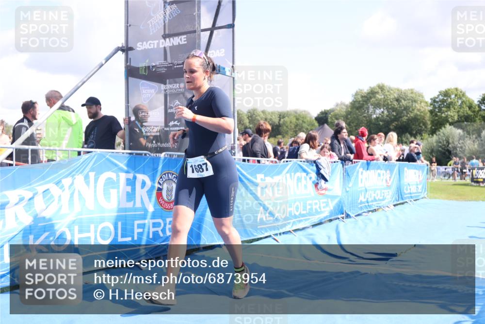 25.08.2024 - Elbe Triathlon Hamburg H.Heesch http://msf.ph/oto/6873954 25.08.2024 12:00:48 Ziel 1687 meine-sportfotos.de