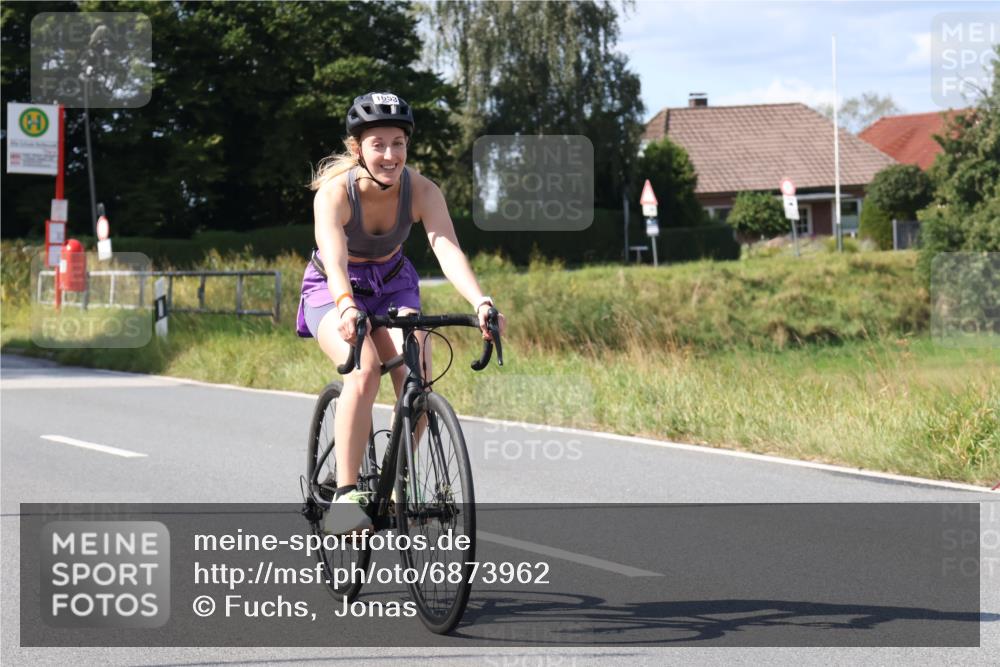 25.08.2024 - Elbe Triathlon Hamburg Fuchs,  Jonas http://msf.ph/oto/6873962 25.08.2024 11:24:54 Radfahren 1653, 1673 meine-sportfotos.de