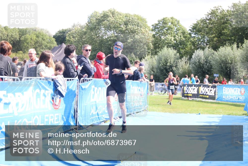 25.08.2024 - Elbe Triathlon Hamburg H.Heesch http://msf.ph/oto/6873967 25.08.2024 12:00:58 Ziel 382, 1706 meine-sportfotos.de