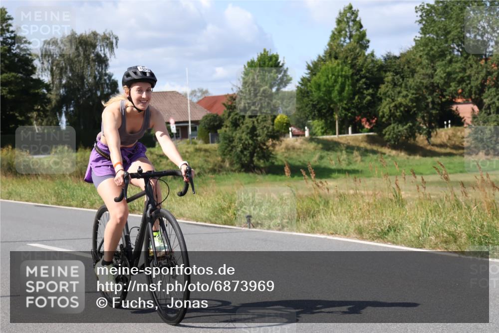 25.08.2024 - Elbe Triathlon Hamburg Fuchs,  Jonas http://msf.ph/oto/6873969 25.08.2024 11:24:54 Radfahren 1653, 1673 meine-sportfotos.de