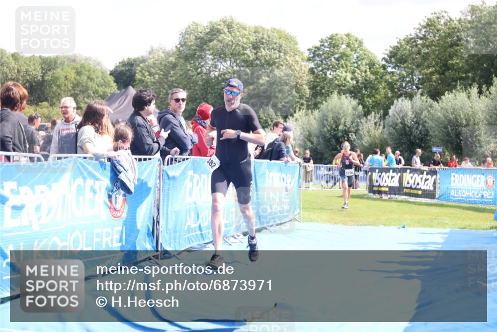 25.08.2024 - Elbe Triathlon Hamburg H.Heesch http://msf.ph/oto/6873971 25.08.2024 12:00:58 Ziel 382, 1706 meine-sportfotos.de