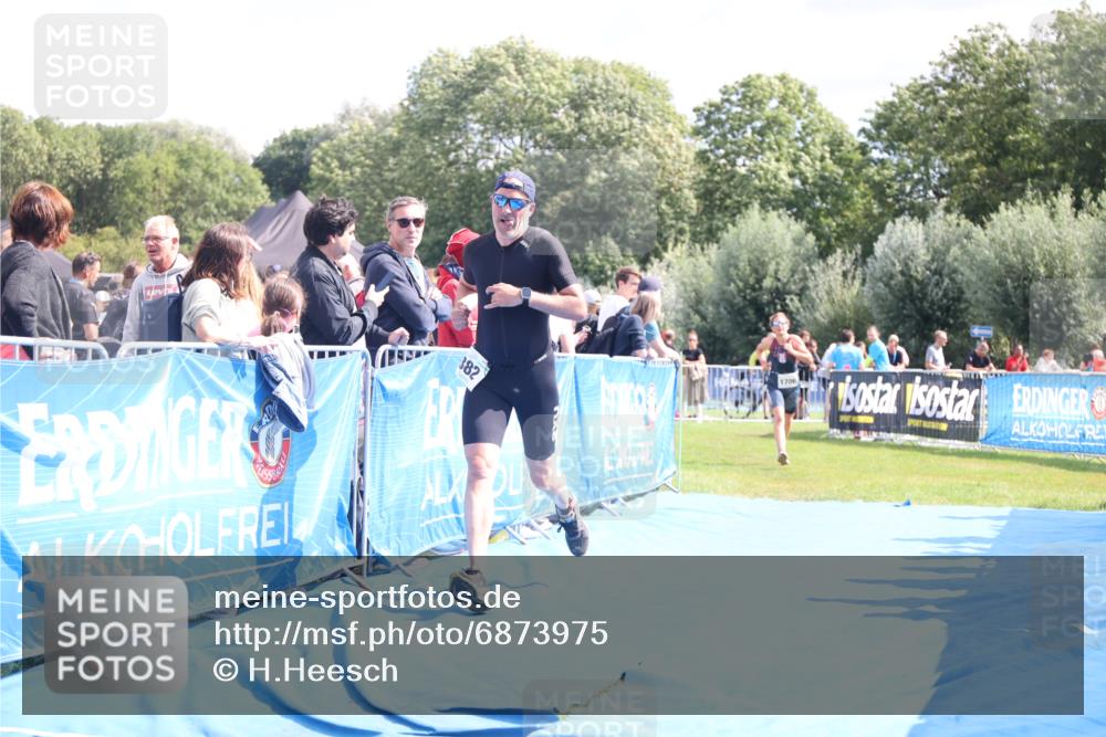 25.08.2024 - Elbe Triathlon Hamburg H.Heesch http://msf.ph/oto/6873975 25.08.2024 12:00:58 Ziel 382, 1706 meine-sportfotos.de
