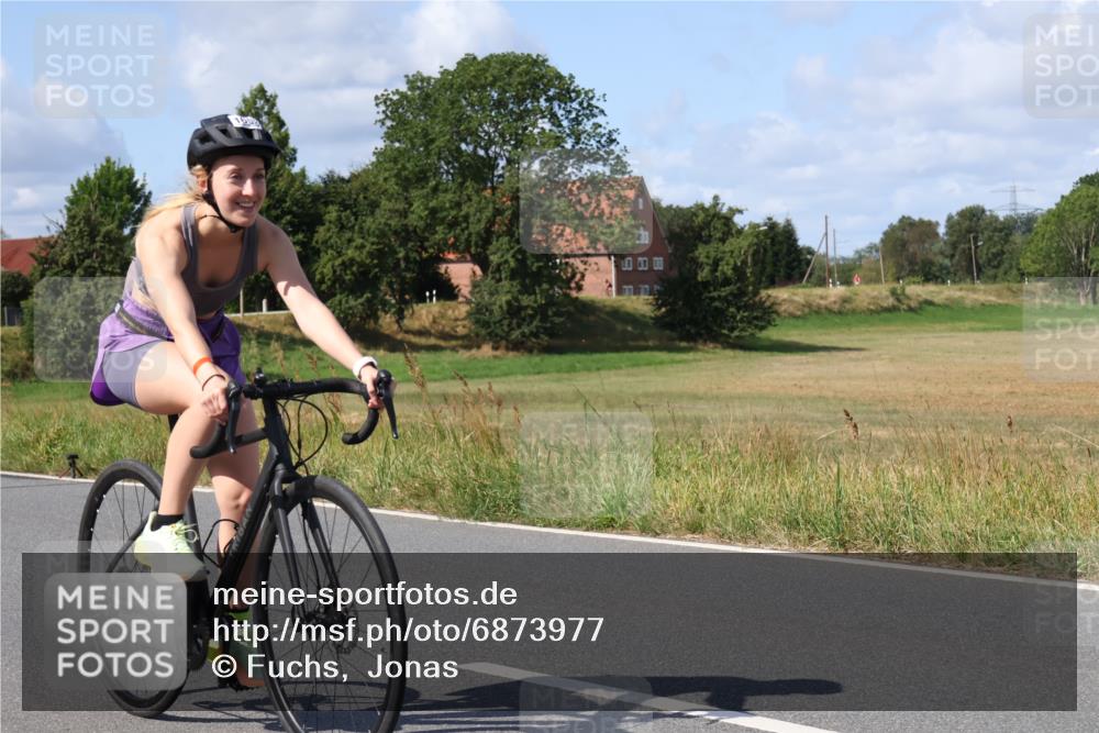 25.08.2024 - Elbe Triathlon Hamburg Fuchs,  Jonas http://msf.ph/oto/6873977 25.08.2024 11:24:55 Radfahren 1653, 1673 meine-sportfotos.de