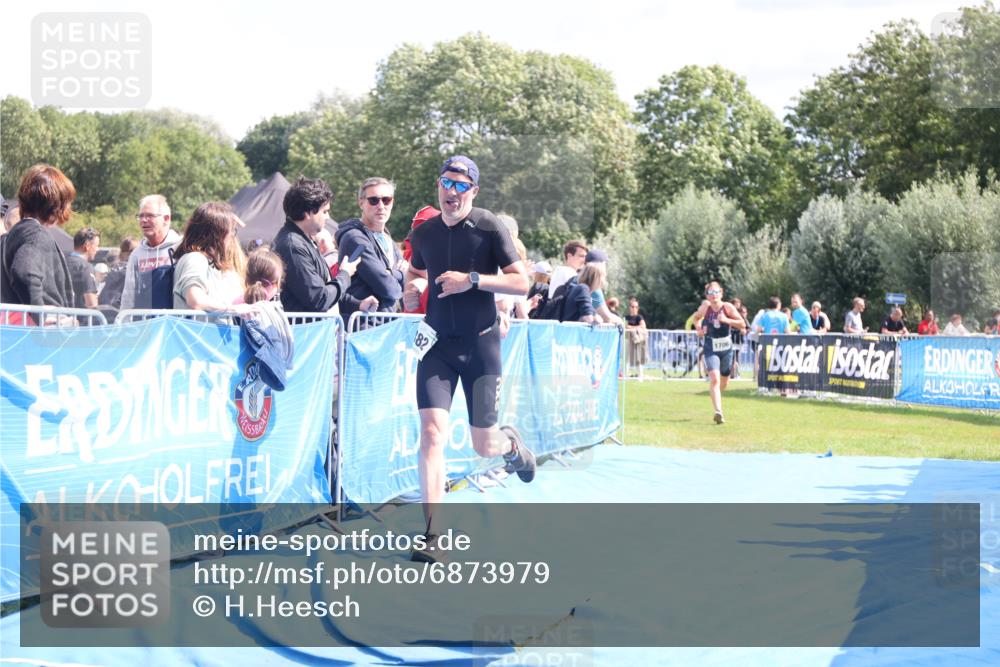 25.08.2024 - Elbe Triathlon Hamburg H.Heesch http://msf.ph/oto/6873979 25.08.2024 12:00:58 Ziel 382, 1706 meine-sportfotos.de