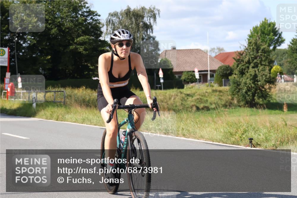 25.08.2024 - Elbe Triathlon Hamburg Fuchs,  Jonas http://msf.ph/oto/6873981 25.08.2024 11:24:59 Radfahren 1653, 1673 meine-sportfotos.de