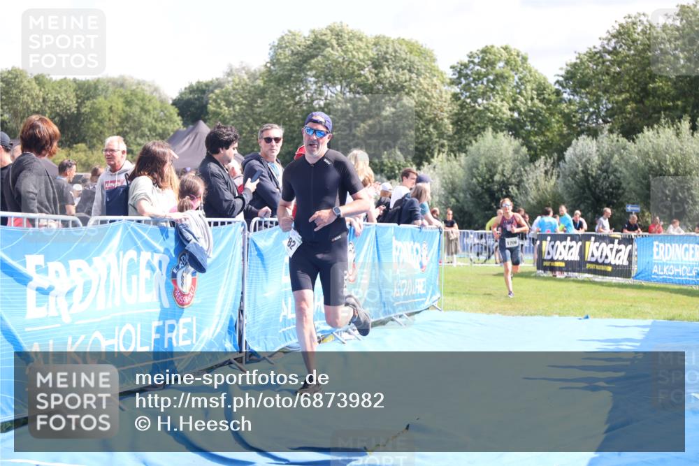 25.08.2024 - Elbe Triathlon Hamburg H.Heesch http://msf.ph/oto/6873982 25.08.2024 12:00:59 Ziel 382, 1706 meine-sportfotos.de