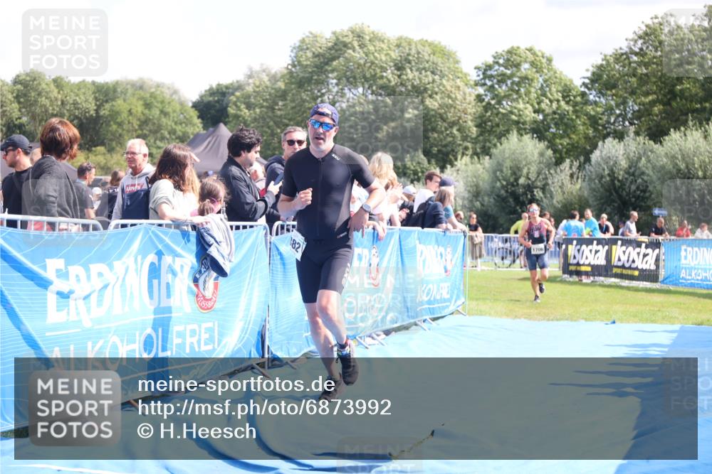 25.08.2024 - Elbe Triathlon Hamburg H.Heesch http://msf.ph/oto/6873992 25.08.2024 12:00:59 Ziel 382, 1706 meine-sportfotos.de