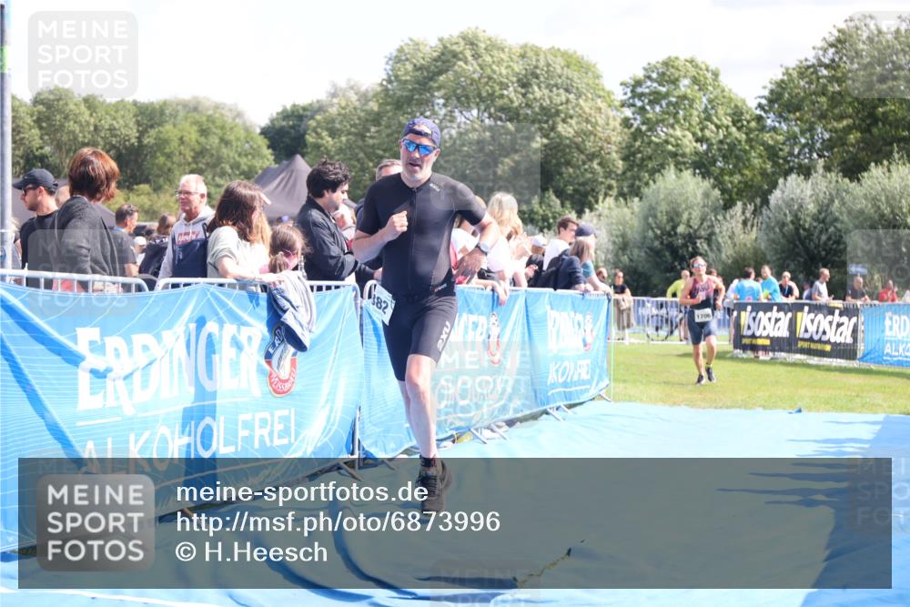 25.08.2024 - Elbe Triathlon Hamburg H.Heesch http://msf.ph/oto/6873996 25.08.2024 12:00:59 Ziel 382, 1706 meine-sportfotos.de