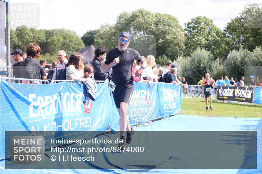 25.08.2024 - Elbe Triathlon Hamburg H.Heesch http://msf.ph/oto/6874000 25.08.2024 12:00:59 Ziel 382, 1706 meine-sportfotos.de
