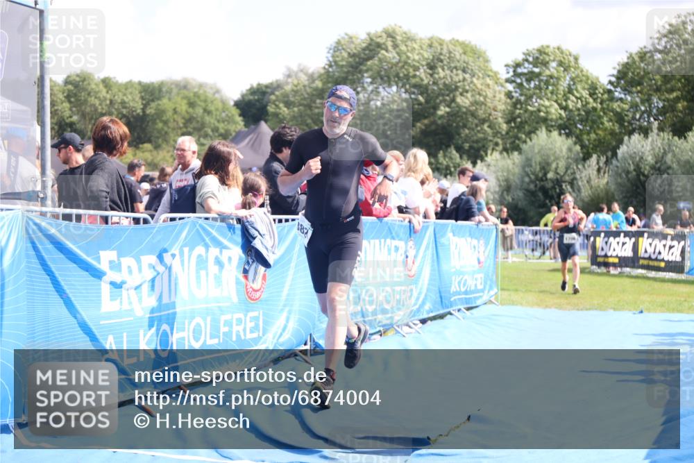 25.08.2024 - Elbe Triathlon Hamburg H.Heesch http://msf.ph/oto/6874004 25.08.2024 12:00:59 Ziel 382, 1706 meine-sportfotos.de