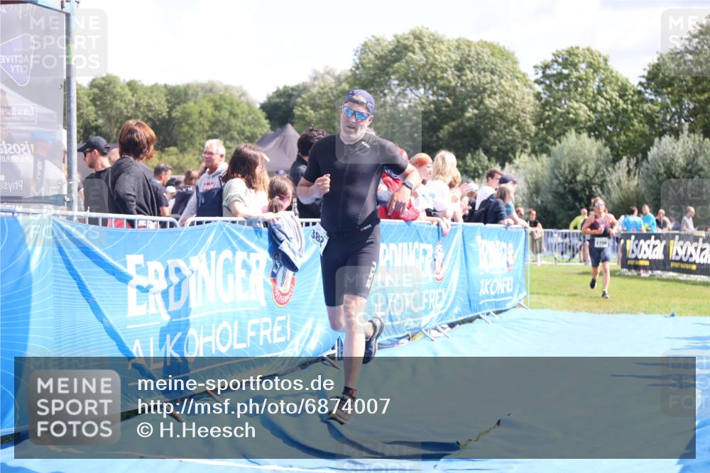 25.08.2024 - Elbe Triathlon Hamburg H.Heesch http://msf.ph/oto/6874007 25.08.2024 12:00:59 Ziel 382, 1706 meine-sportfotos.de