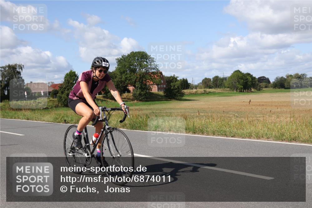 25.08.2024 - Elbe Triathlon Hamburg Fuchs,  Jonas http://msf.ph/oto/6874011 25.08.2024 11:25:18 Radfahren 1665, 1666 meine-sportfotos.de