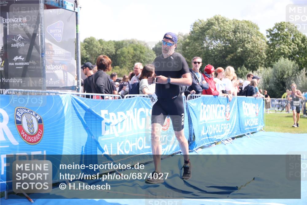 25.08.2024 - Elbe Triathlon Hamburg H.Heesch http://msf.ph/oto/6874027 25.08.2024 12:00:59 Ziel 382, 1706 meine-sportfotos.de