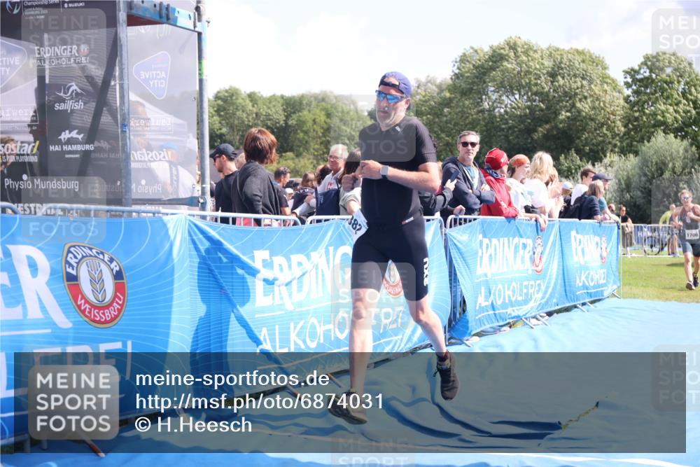 25.08.2024 - Elbe Triathlon Hamburg H.Heesch http://msf.ph/oto/6874031 25.08.2024 12:00:59 Ziel 382, 1706 meine-sportfotos.de