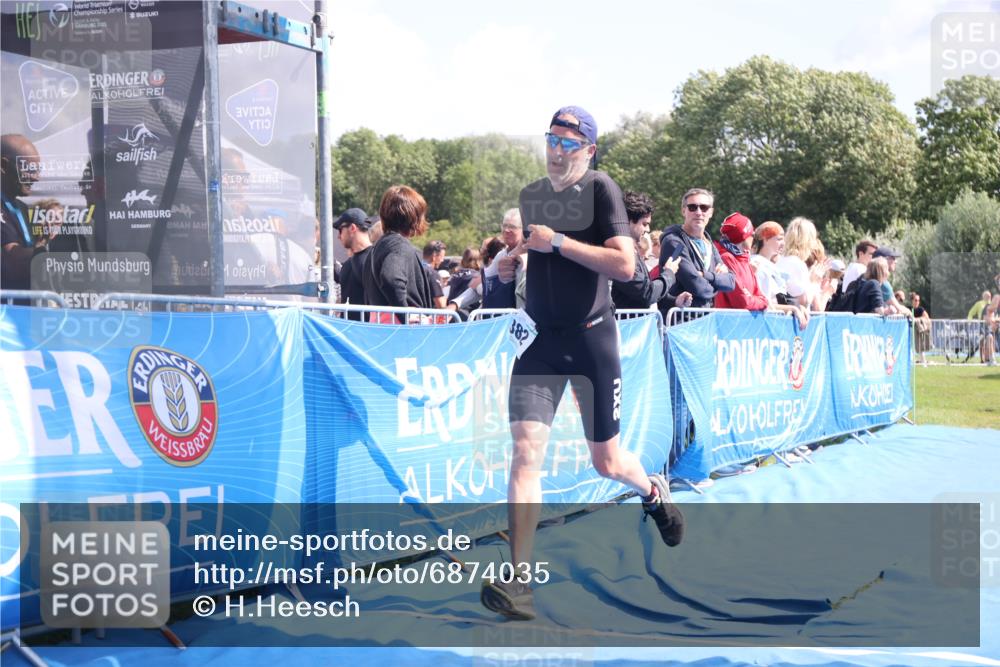 25.08.2024 - Elbe Triathlon Hamburg H.Heesch http://msf.ph/oto/6874035 25.08.2024 12:00:59 Ziel 382, 1706 meine-sportfotos.de