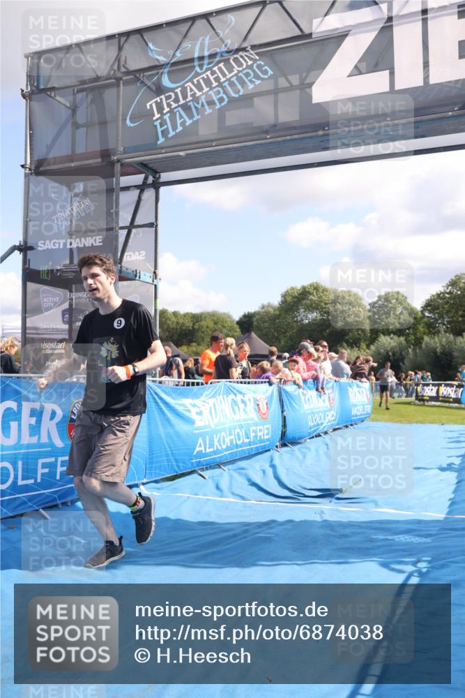25.08.2024 - Elbe Triathlon Hamburg H.Heesch http://msf.ph/oto/6874038 25.08.2024 11:38:31 Ziel 224, 562, 628, 650 meine-sportfotos.de
