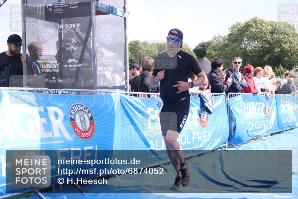 25.08.2024 - Elbe Triathlon Hamburg H.Heesch http://msf.ph/oto/6874052 25.08.2024 12:00:59 Ziel 382, 1706 meine-sportfotos.de