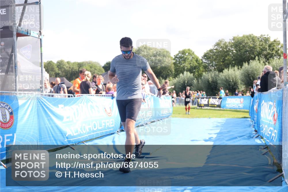 25.08.2024 - Elbe Triathlon Hamburg H.Heesch http://msf.ph/oto/6874055 25.08.2024 11:38:37 Ziel 401, 628, 650 meine-sportfotos.de