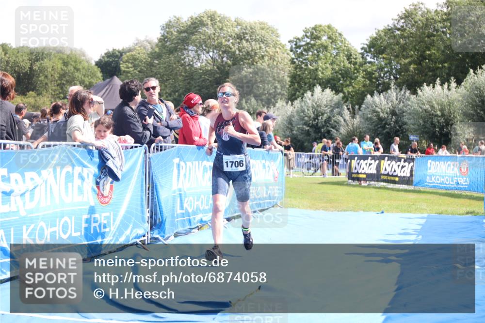 25.08.2024 - Elbe Triathlon Hamburg H.Heesch http://msf.ph/oto/6874058 25.08.2024 12:01:02 Ziel 382, 1706 meine-sportfotos.de