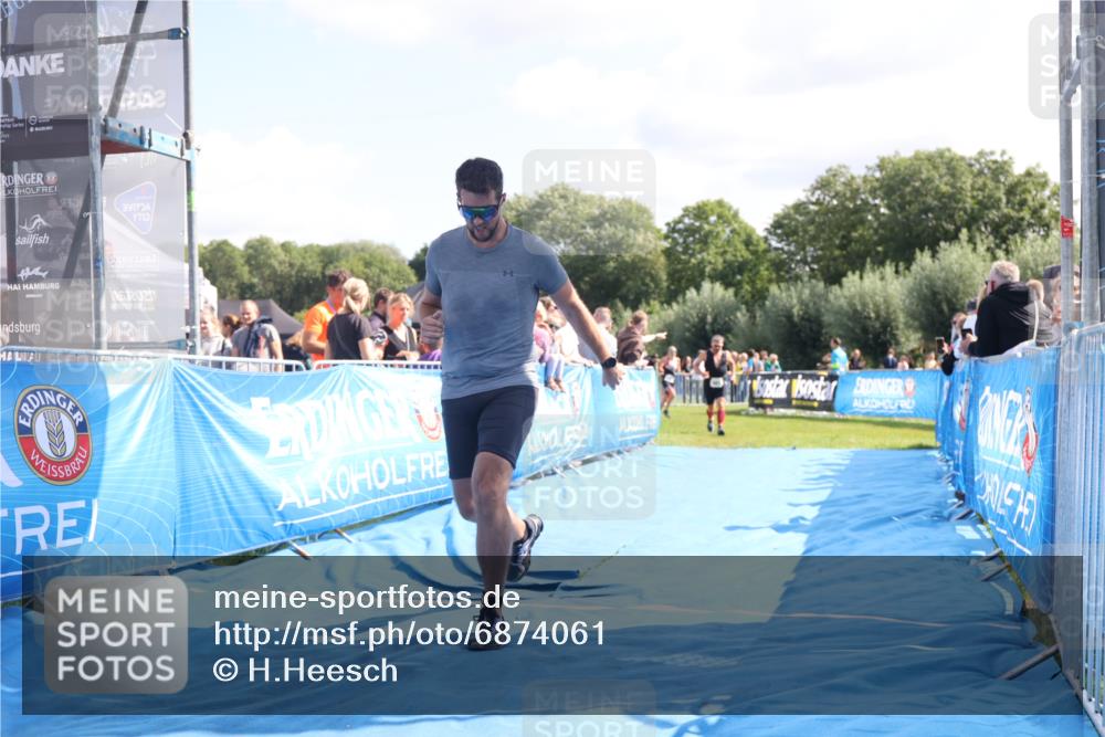 25.08.2024 - Elbe Triathlon Hamburg H.Heesch http://msf.ph/oto/6874061 25.08.2024 11:38:37 Ziel 401, 628, 650 meine-sportfotos.de