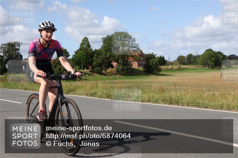 25.08.2024 - Elbe Triathlon Hamburg Fuchs,  Jonas http://msf.ph/oto/6874064 25.08.2024 11:25:53 Radfahren 1616, 1634, 1651 meine-sportfotos.de