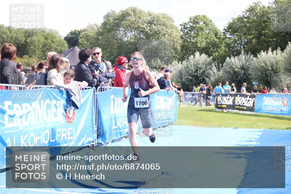 25.08.2024 - Elbe Triathlon Hamburg H.Heesch http://msf.ph/oto/6874065 25.08.2024 12:01:03 Ziel 382, 1706 meine-sportfotos.de