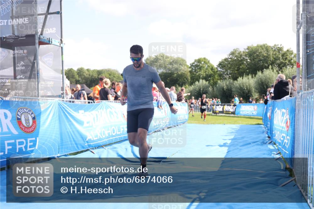25.08.2024 - Elbe Triathlon Hamburg H.Heesch http://msf.ph/oto/6874066 25.08.2024 11:38:38 Ziel 401, 628, 650 meine-sportfotos.de
